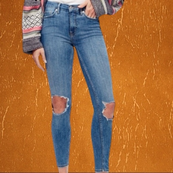 Free People ‘Busted Knees’ Medium Wash Distressed Skinny Jeans Size 29 Long - Picture 1 of 15